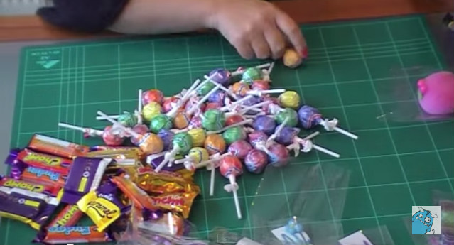 Actividades manuales de bolsitas de dulces para fiestas infantiles 